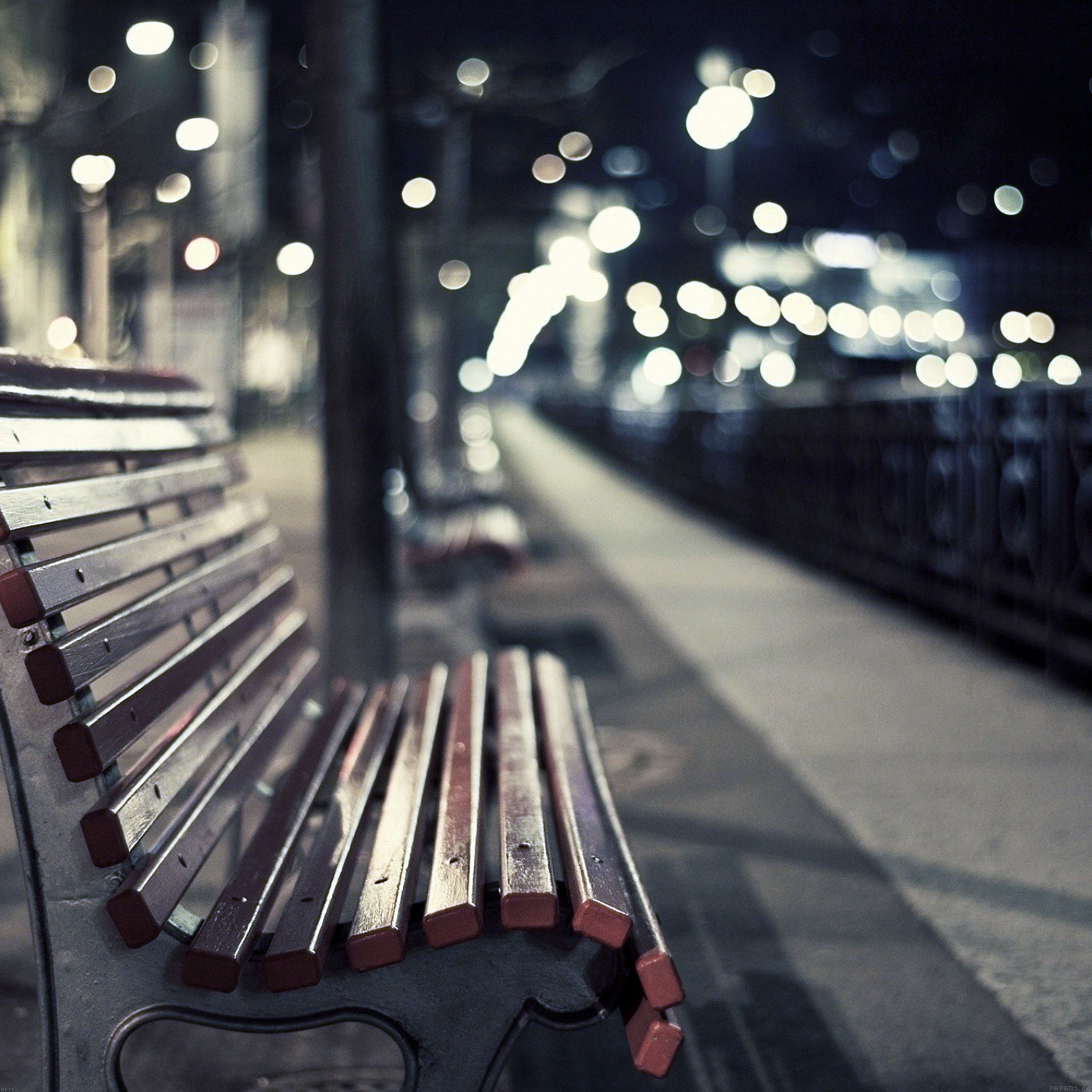 Какие грустные места. Пустая скамейка. Грустная лавочка. Скамейка в парке ночью. Скамья Эстетика.